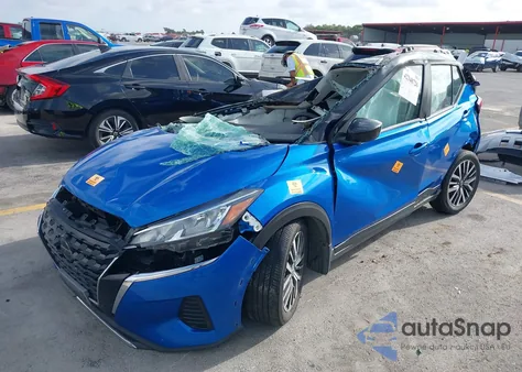 2021 Nissan Kicks Sv Xtronic Cvt z USA, uszkodzony, nr VIN 3N1CP5CVXML514477